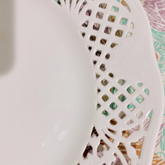 Oscar de la Renta Fune 1990 Plate. Vintage Belmonte Pattern 10.5 in.  Like New. - Picture 2 of 7